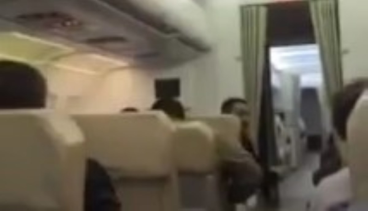 تکان های شدید هواپیمای جهانگیری در سفر به خرم آباد