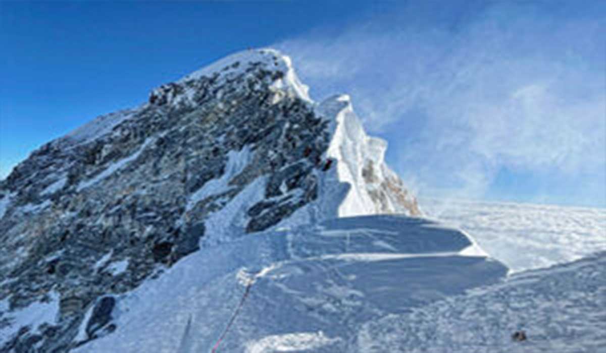 صعود طاقت‌فرسا به قله اورست