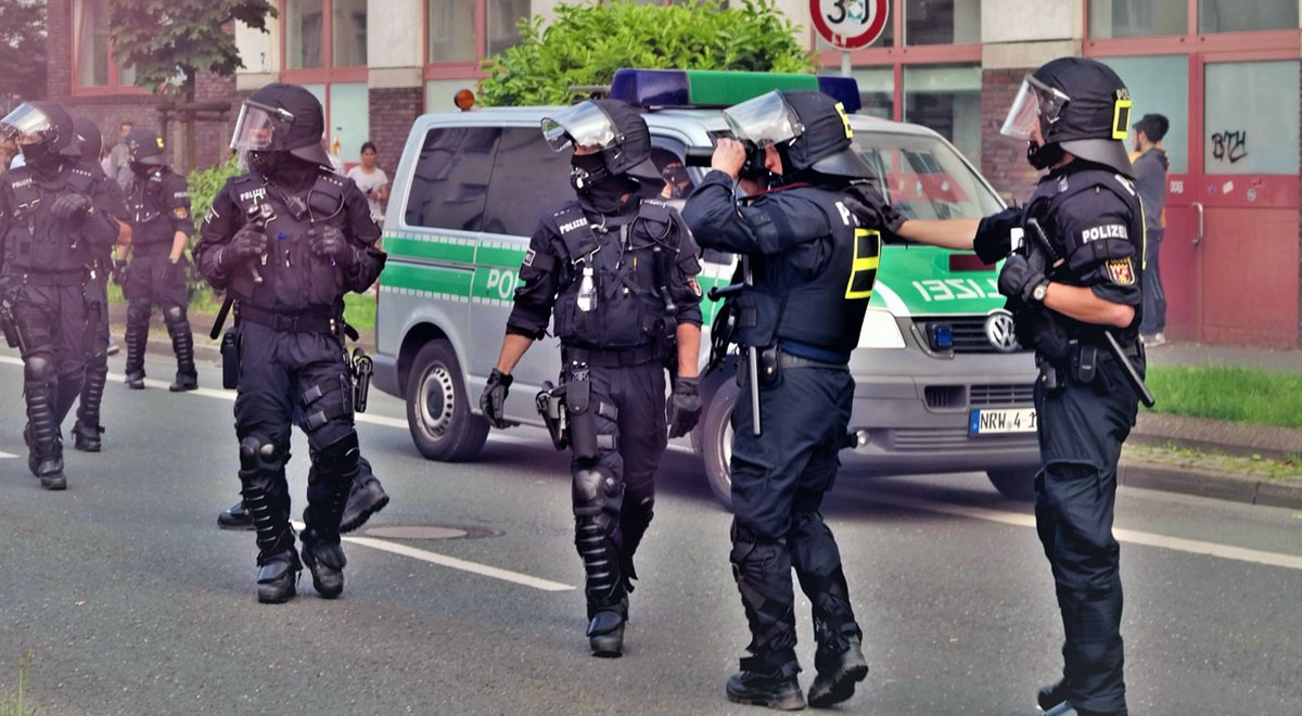 برخورد خشن پلیس آلمان با معترضان به قرنطینه