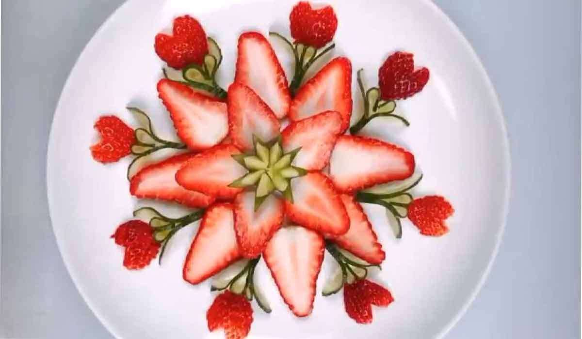 میوه آرائی| گل توت فرنگی