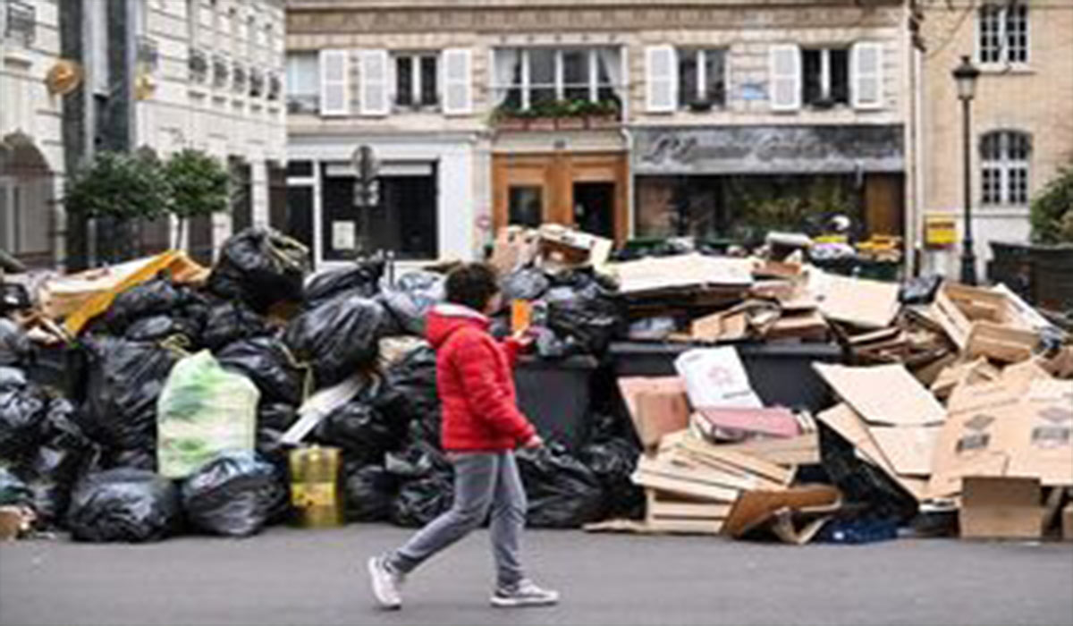 غرق شدن پاریس در زباله!