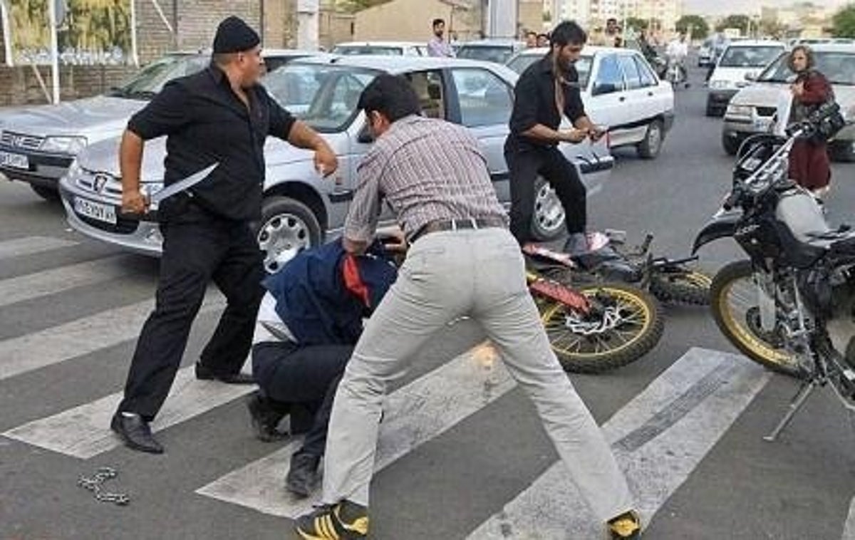 حمله وحشیانه با قمه به صاحب مغازه در کرمانشاه