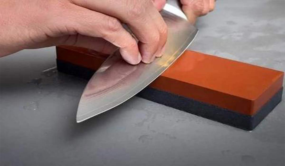 نحوه تیز کردن چاقو با کمک یک تکه سنباده