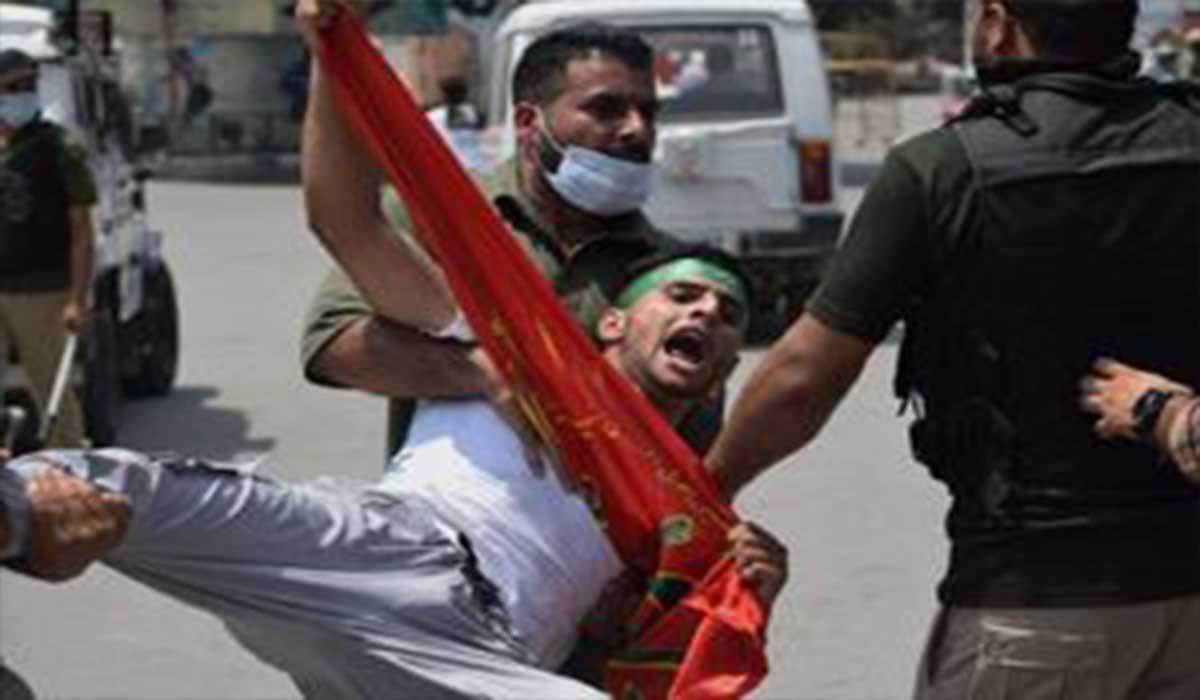 پلیس هندوستان و برخورد شدید با عزاداران حسینی در کشمیر!