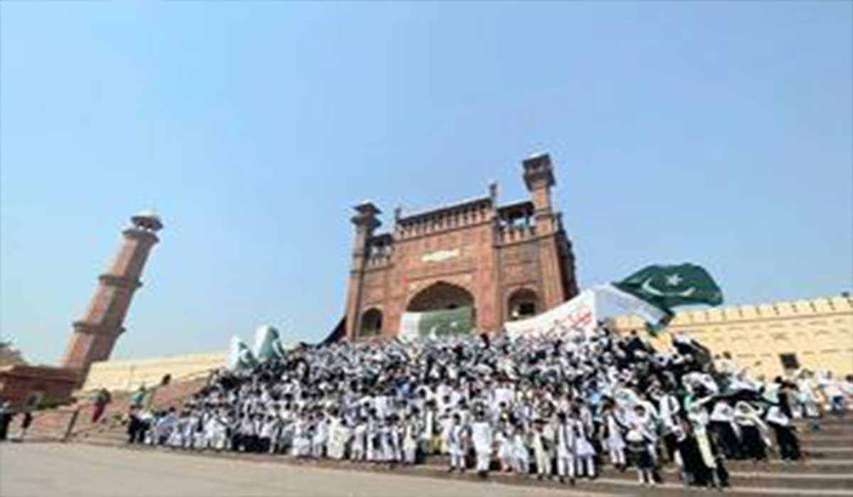اجرای سرود "سلام فرمانده" در داسو پاکستان