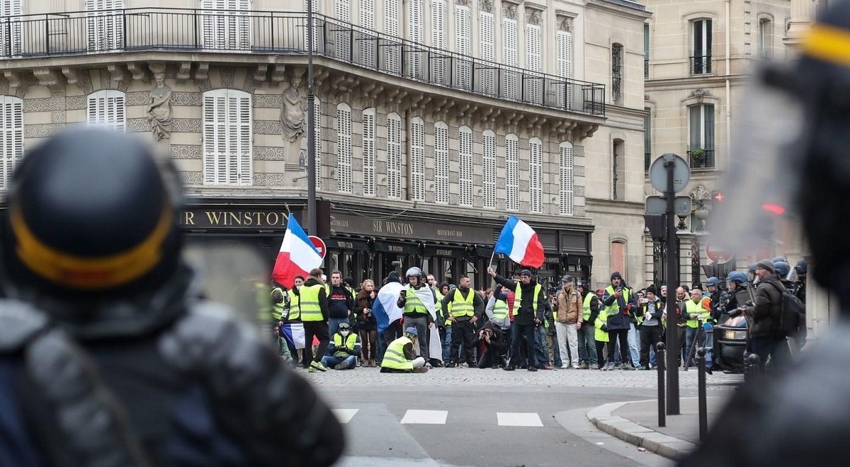 اعتراض صد‌ها دانشجوی فرانسوی به دولت