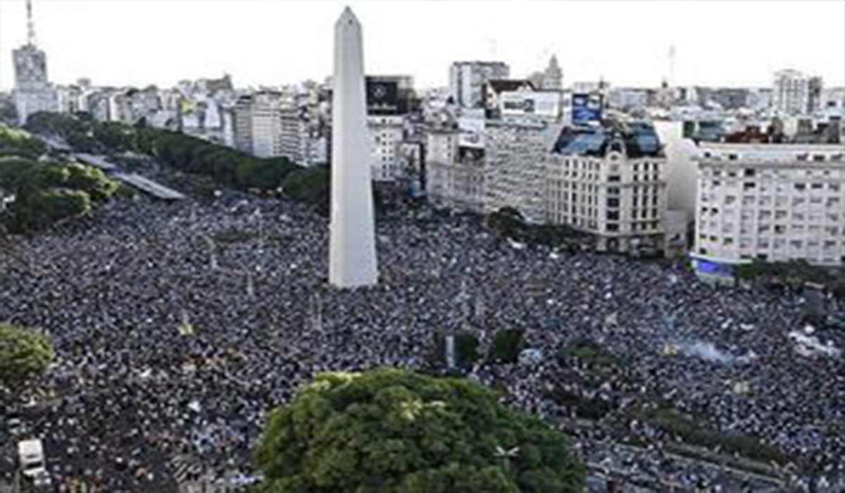 استقبال پرشکوه آرژانتینی‌ها از مسی و یاران