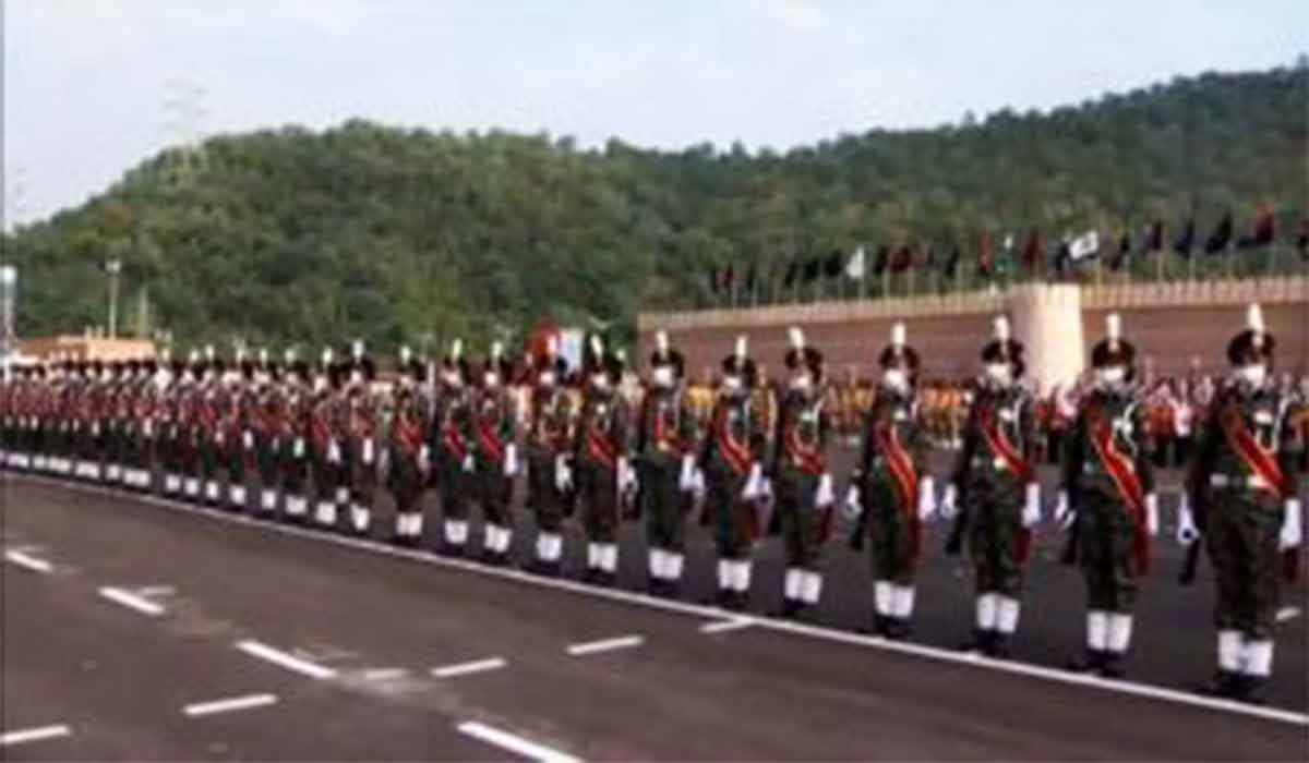 رژه منظم زنان ارتش هند