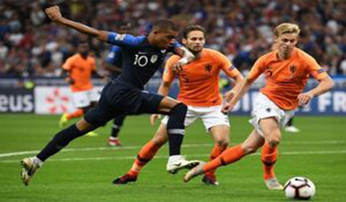 فریاد «مکرون، استعفا» در بازی فوتبال فرانسه با هلند