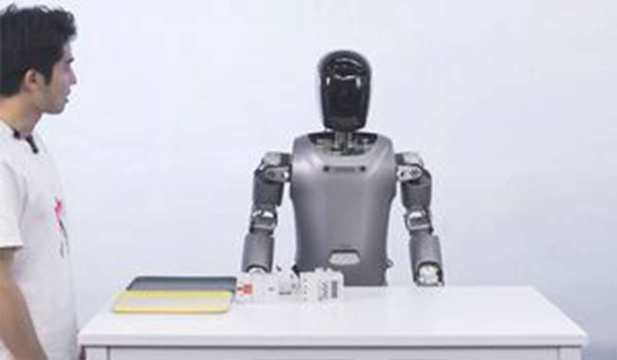این ربات انسان‌نما حرف می‌زند و لباس‌ها را تا می‌کند