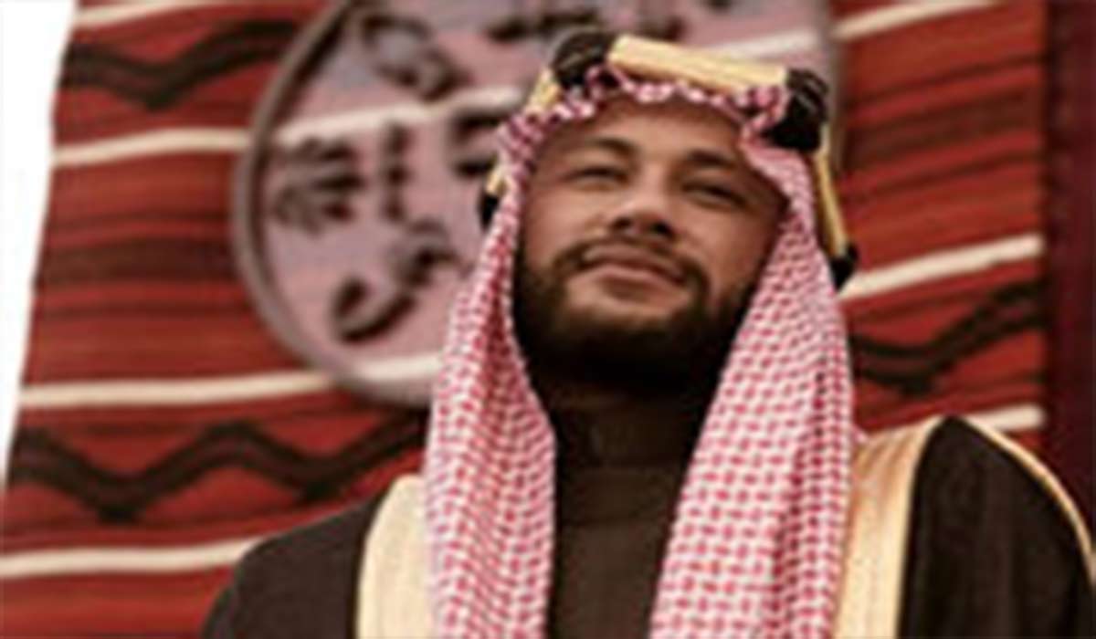 حضور نیمار در رختکن الهلال با لباس عربی