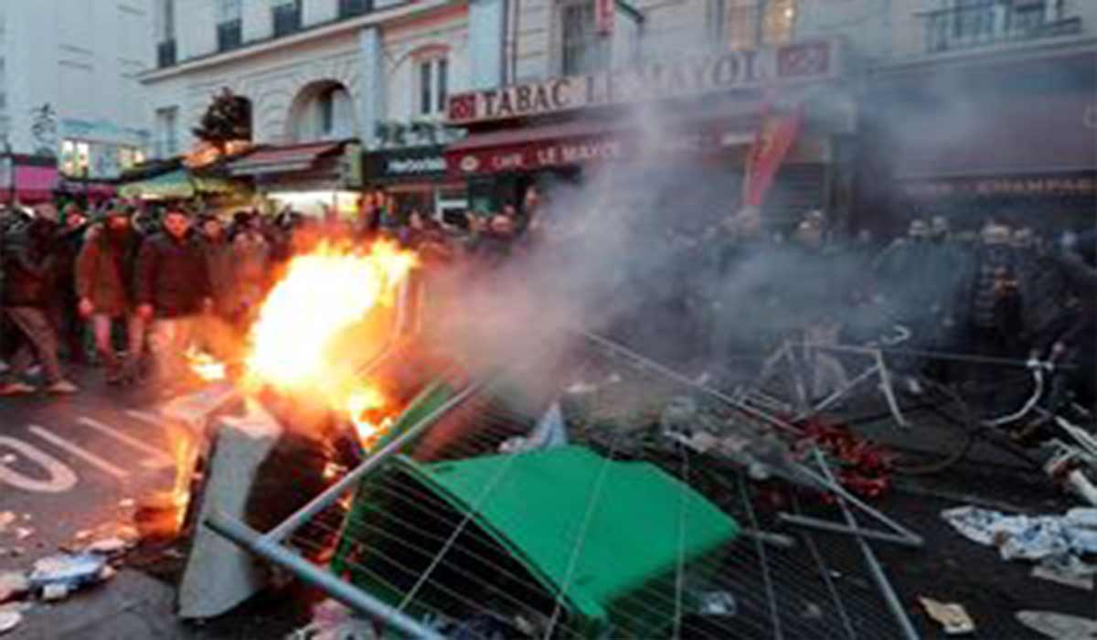 ادامه اعتراضات مردمی در پاریس!