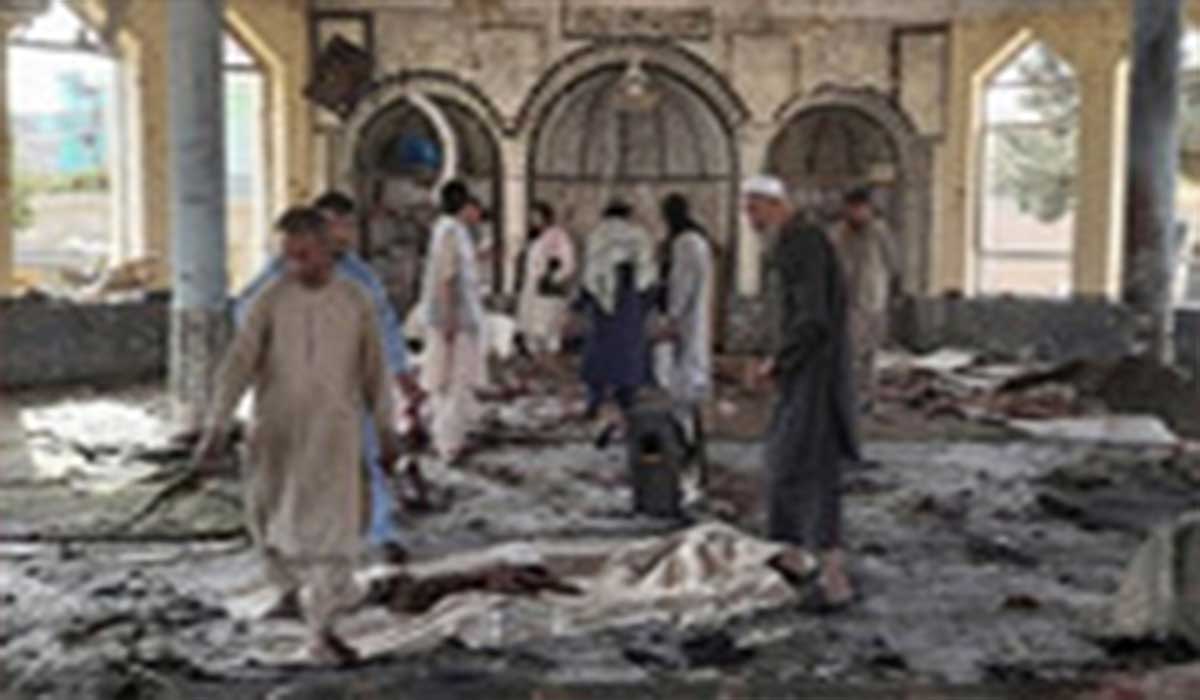 ویدیوی ورود عوامل انتحاری به مسجد شیعیان افغانستان