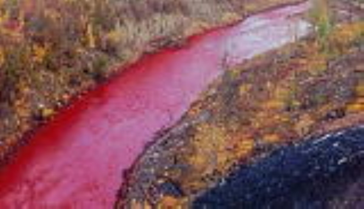 رودخانه ای در کشور پرو که هم‌رنگ خون است