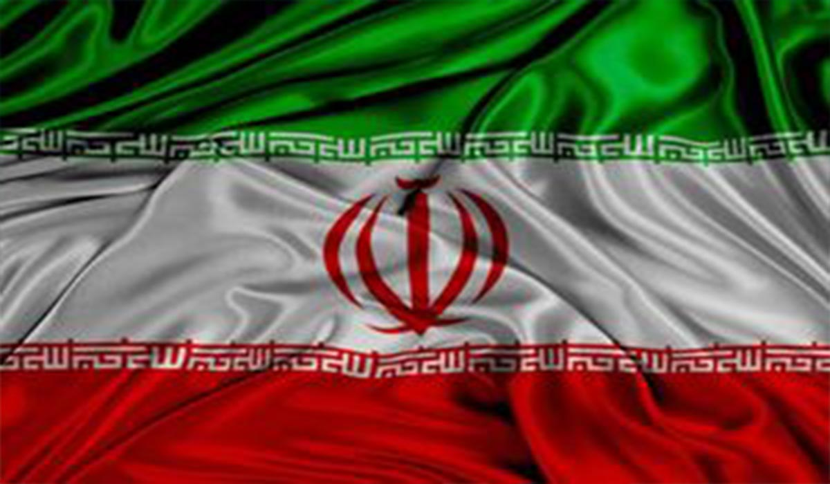 اشک‌های پدر لیزر فیزیک ایران در واکنش به توهین به پرچم کشور