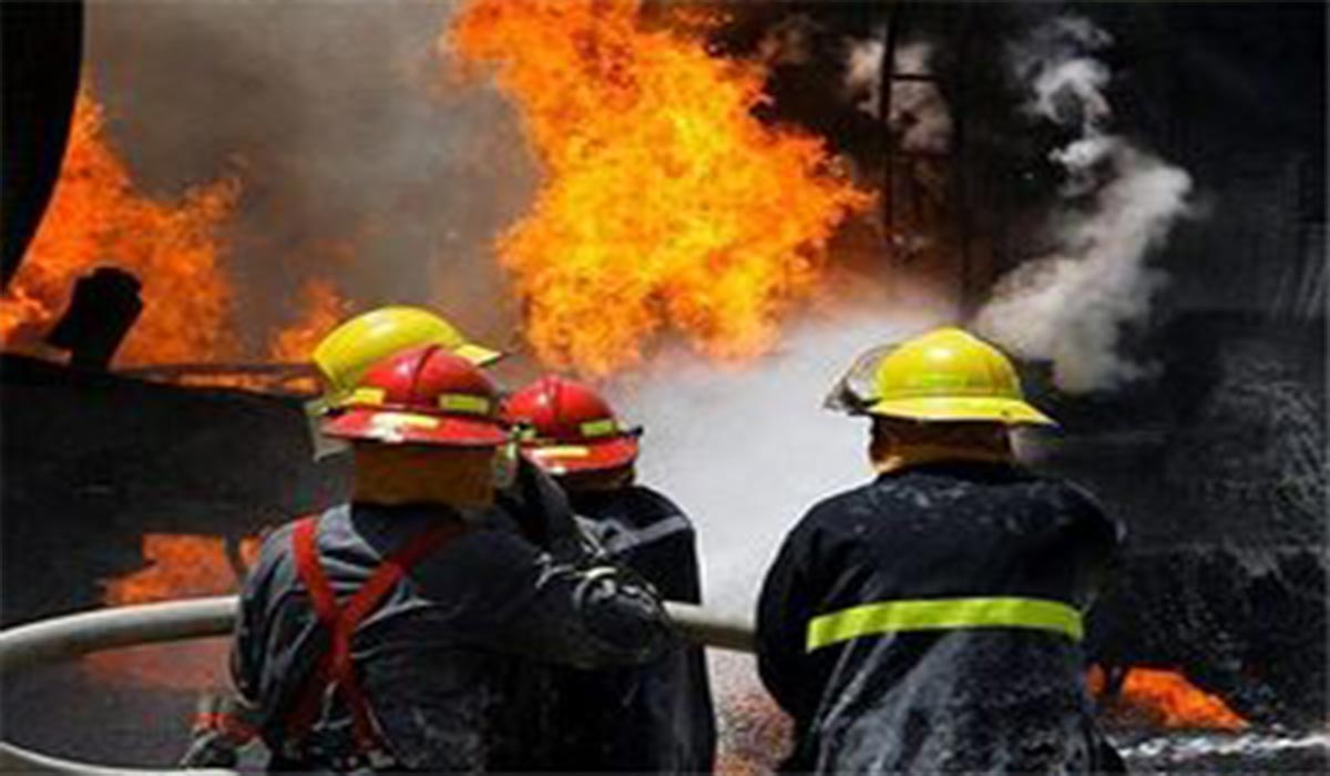 آتش‌سوزی یک ساختمان تجاری در پارک‌ وی