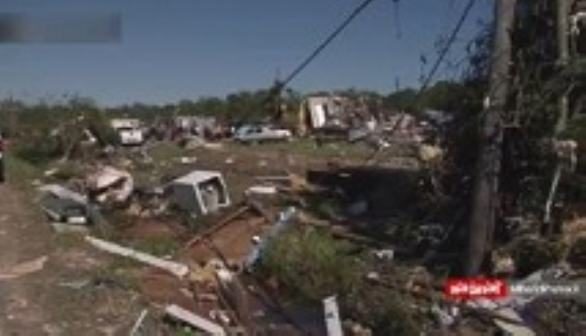 ادامه طوفان در آمریکا و تخریب خانه‌ها