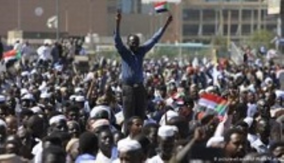 چه کسی پشت کودتای سودان است؟