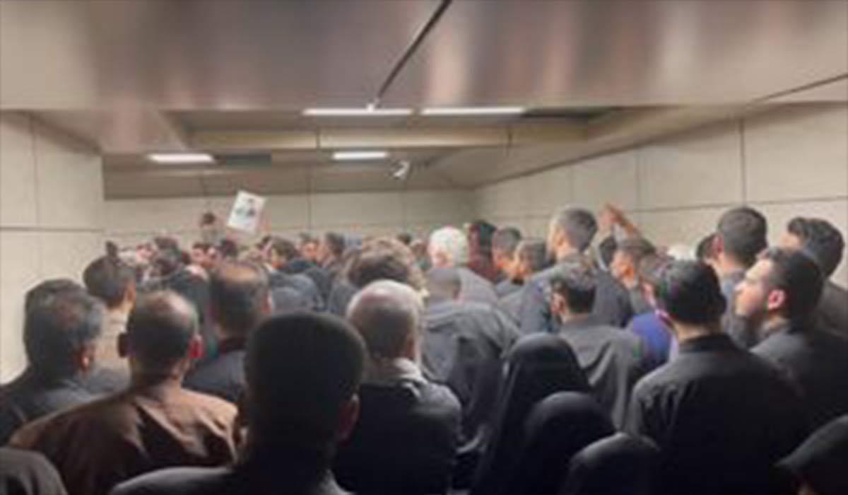 ازدحام جمعیت در مترو تئاتر شهر