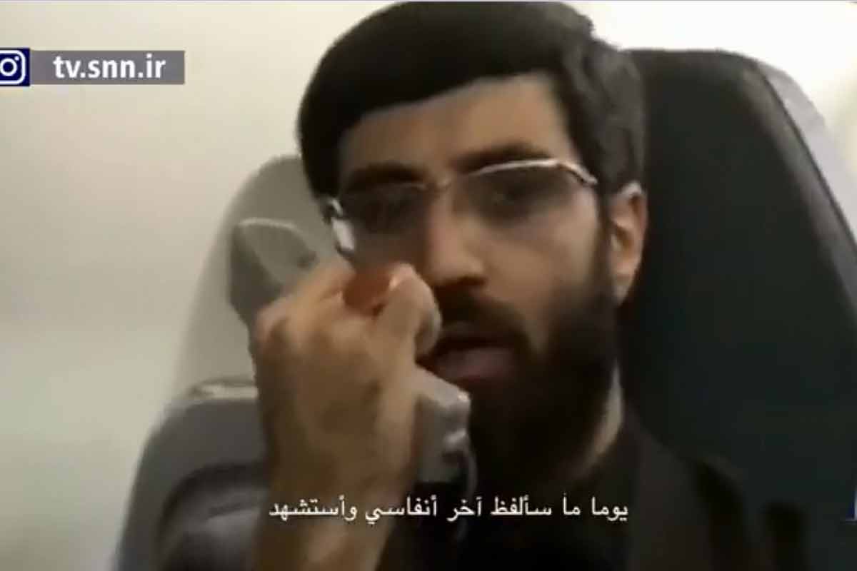 مداحی نریمانی در هواپیمای حامل پیکر شهید سلیمانی