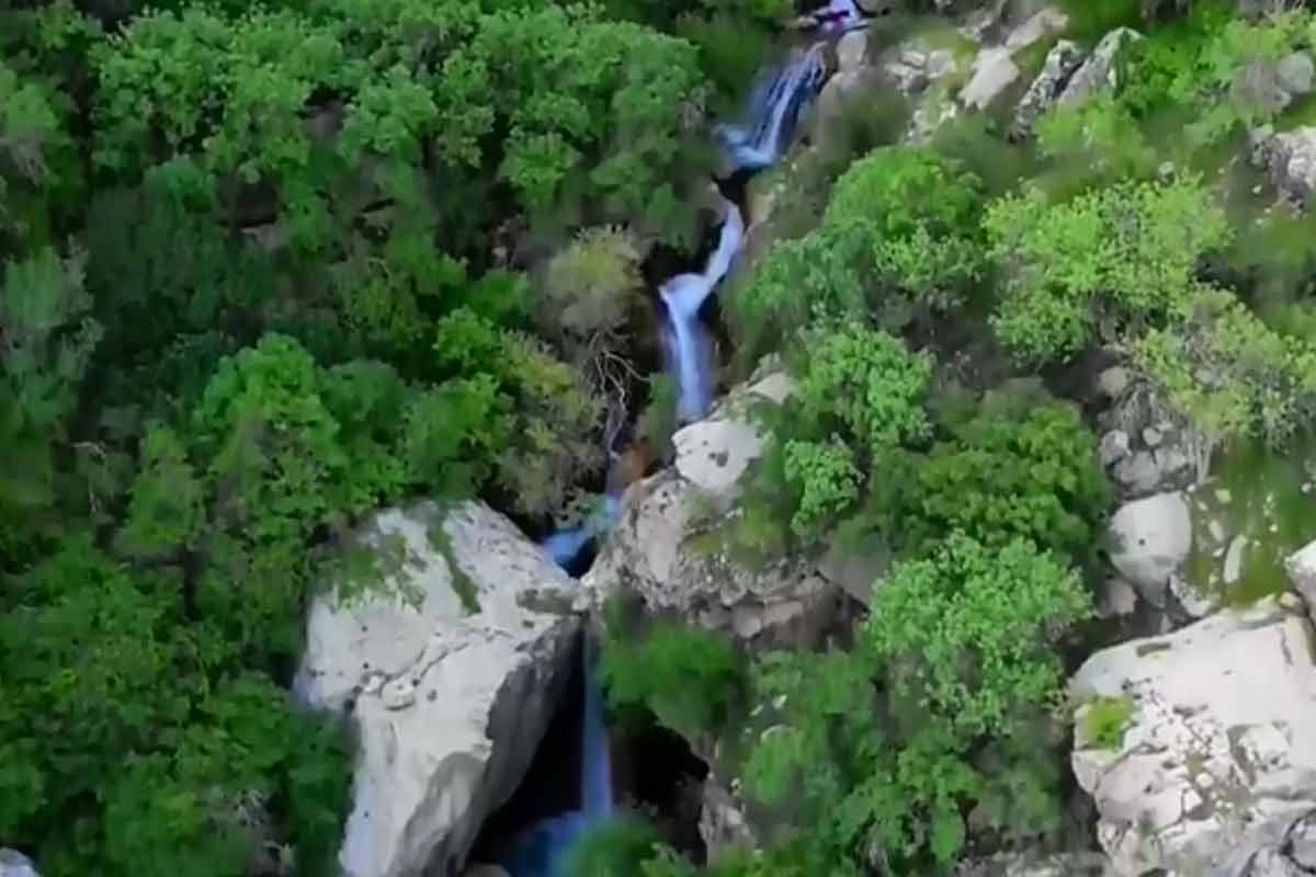 آبشار تنگ تامرادی در دل کوه های زاگرس