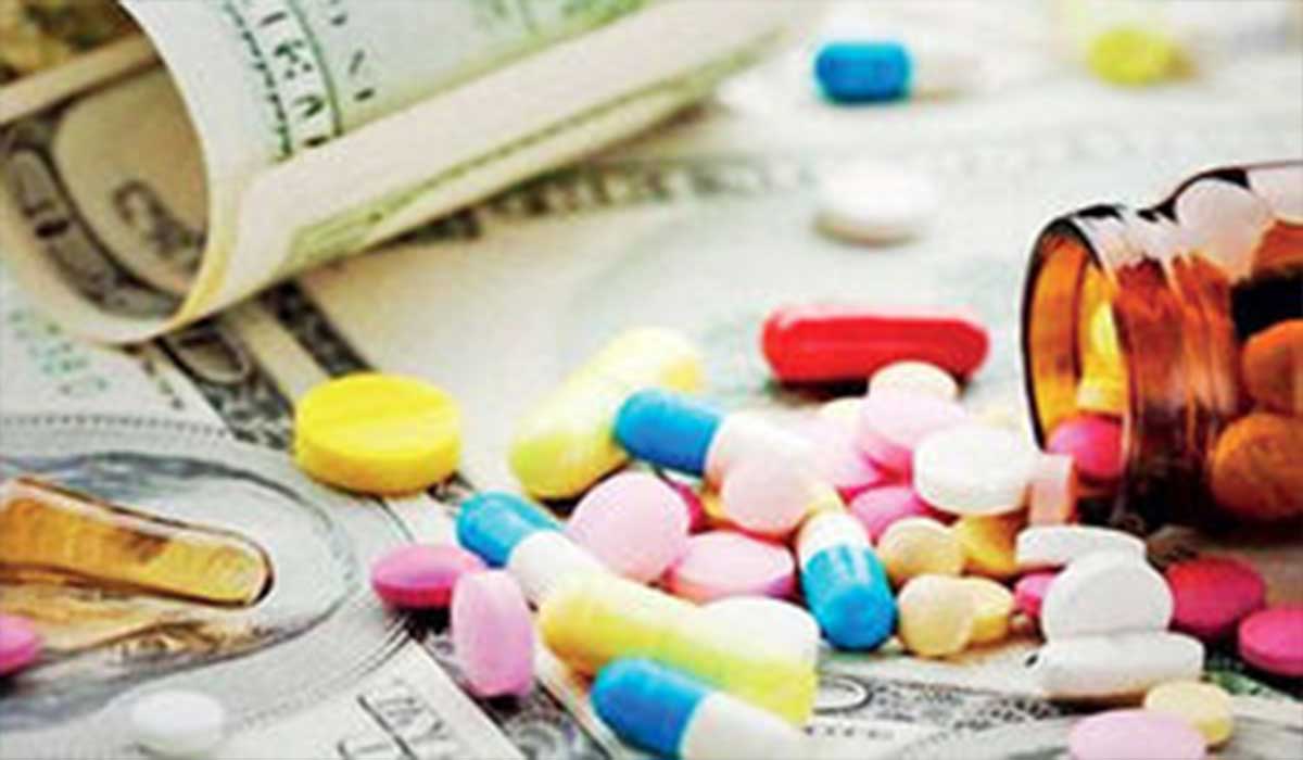 قاچاق‌ دارو با تخصیص منابع ارزی به بیمه‌ها حذف  می شود