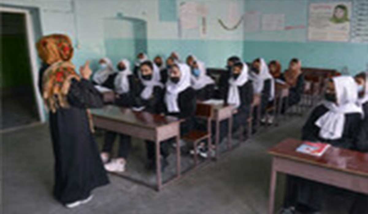 پایکوبی کردن نیروهای طالبان در مدرسه دخترانه