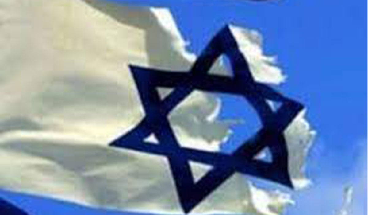 پرچم اسرائیل مورد حمله کلاغ ها قرار گرفت