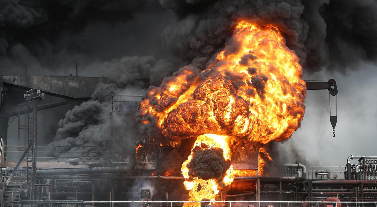 انفجار تانکر نفت در بزرگراهی در شرق چین