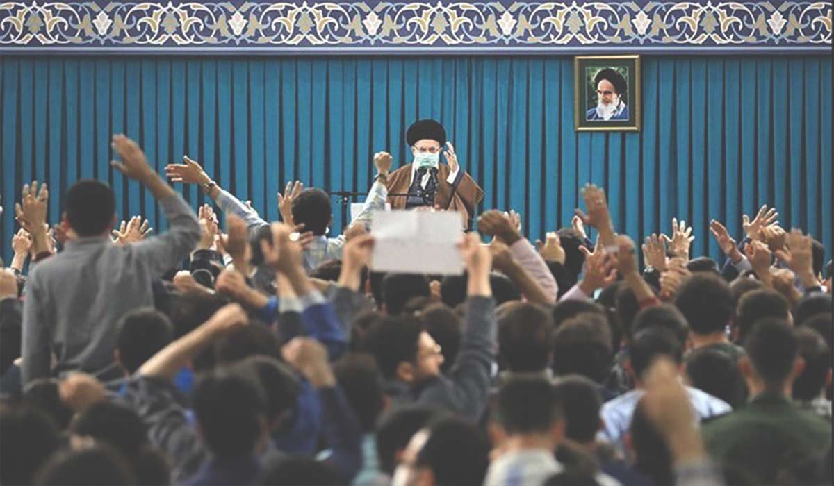 ورود رهبر انقلاب به حسینیه در دیدار استان های سیستان و بلوچستان و خراسان جنوبی