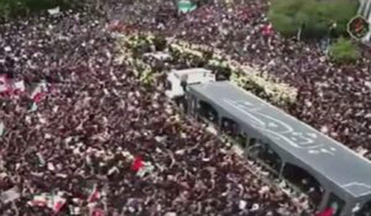 سیل جمعیت در تشییع پیکر شهید جمهور در مشهد