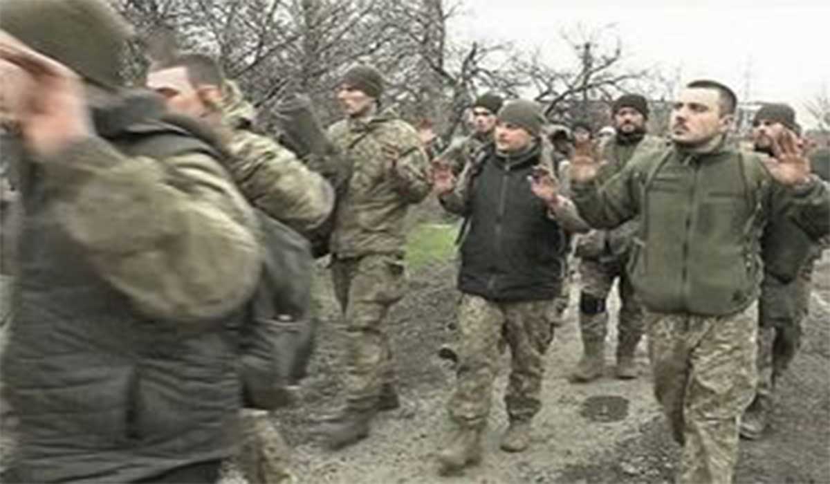 نیروهای نئونازی گردان آزوف اوکراین در حال تسلیم شدن به روسیه