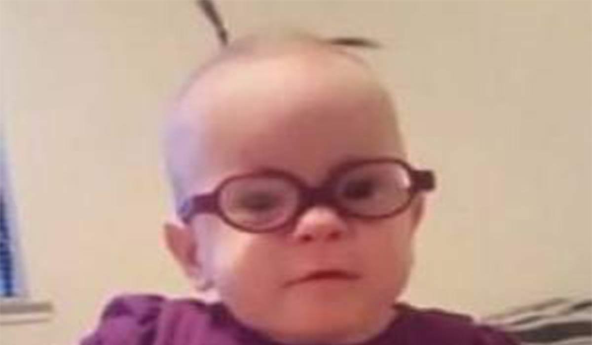 کودک نابینا بعد از یک سال مادرش را دید