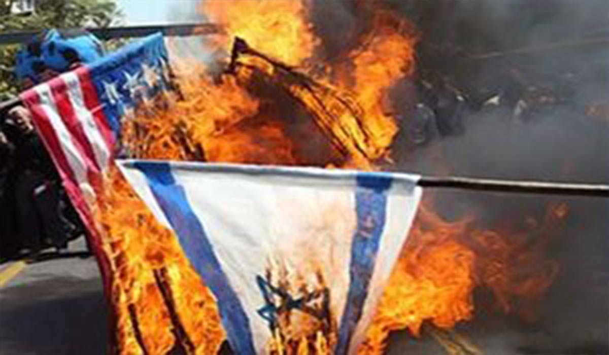 آتش زدن پرچم آمریکا و اسرائیل در نیویورک‌سیتی