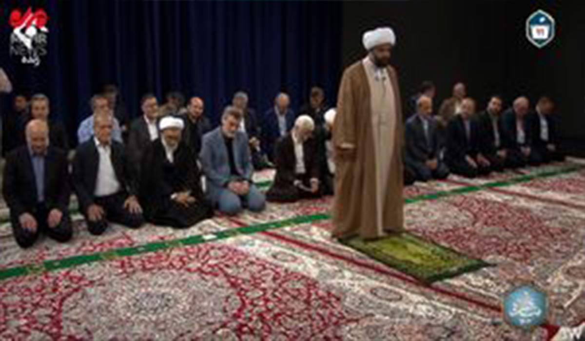 اقامه نماز توسط نامزدهای ریاست جمهوری در ساختمان رسانه ملی