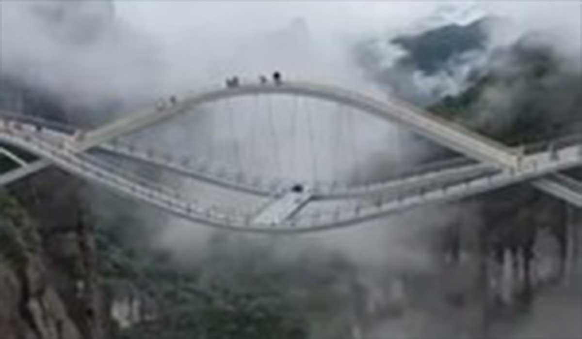 ترسناک‌ترین پل شیشه‌ای در چین