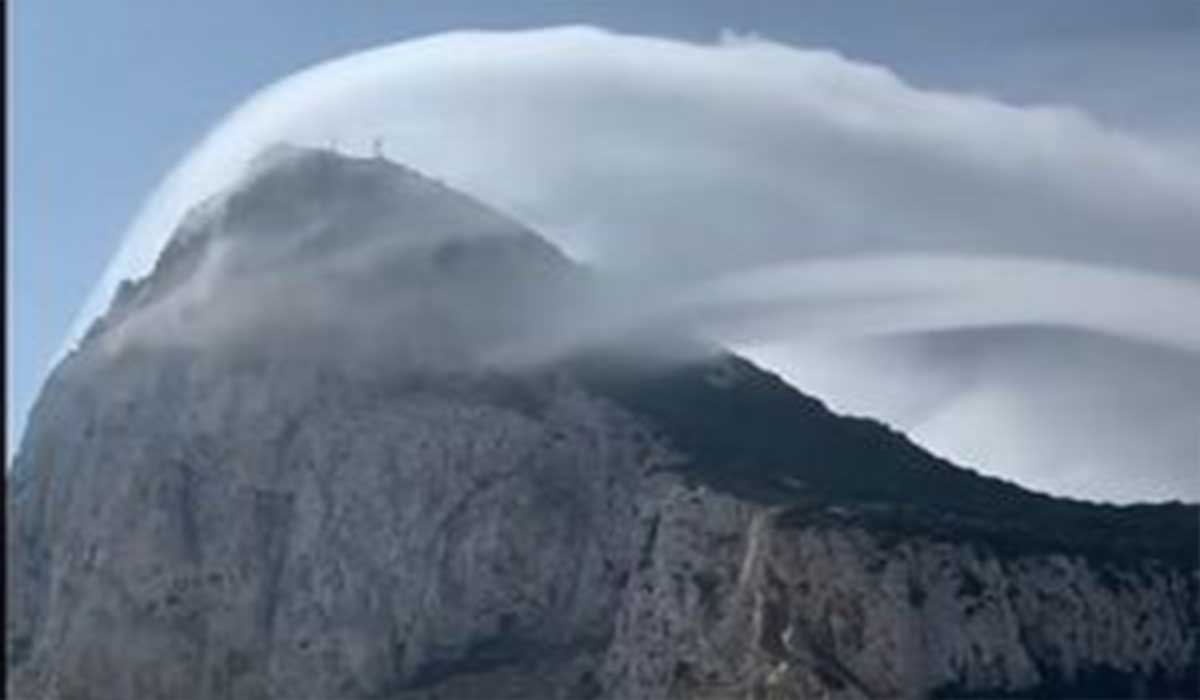 ابری عجیب بر فراز جبل الطارق!
