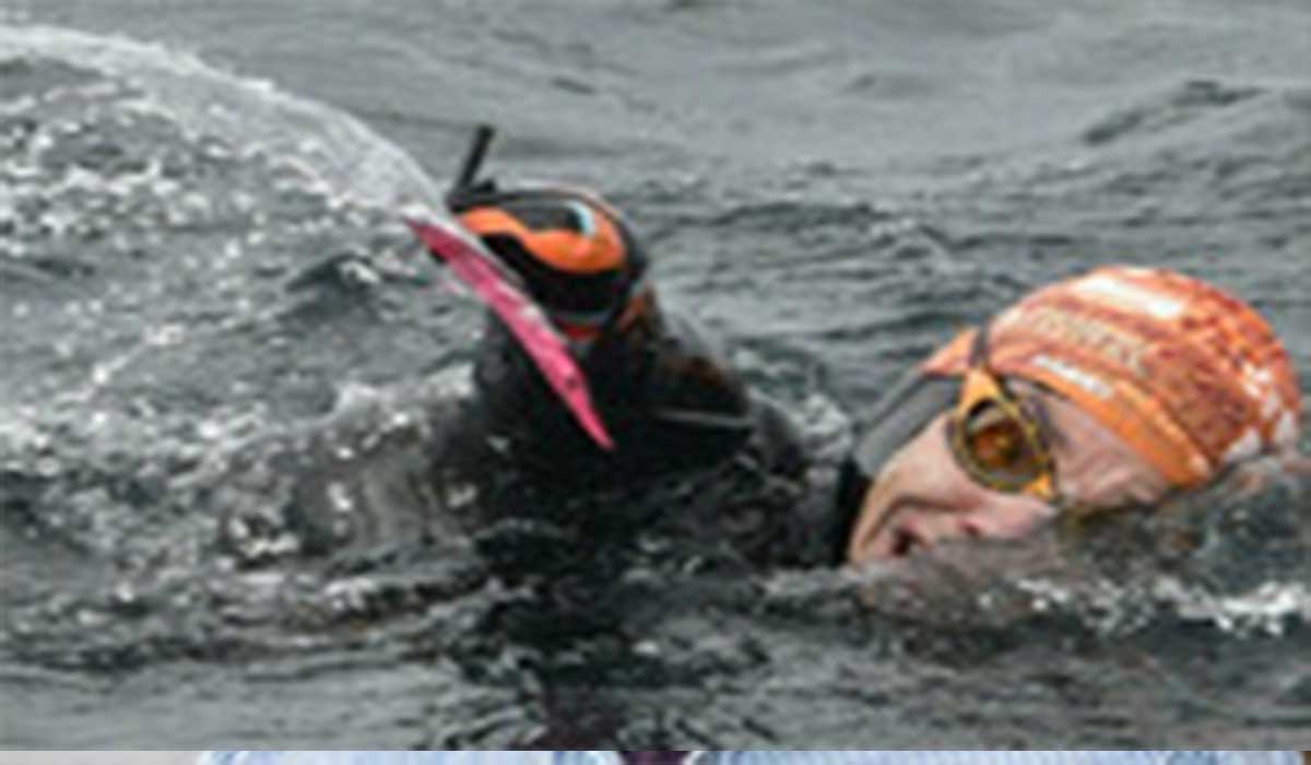 شناگر فرانسوی بدون چهار عضو بدن در مرتفع‌ترین دریاچه جهان