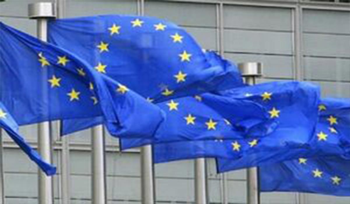قیچی کردن پرچم اتحادیه اروپا در فرانسه