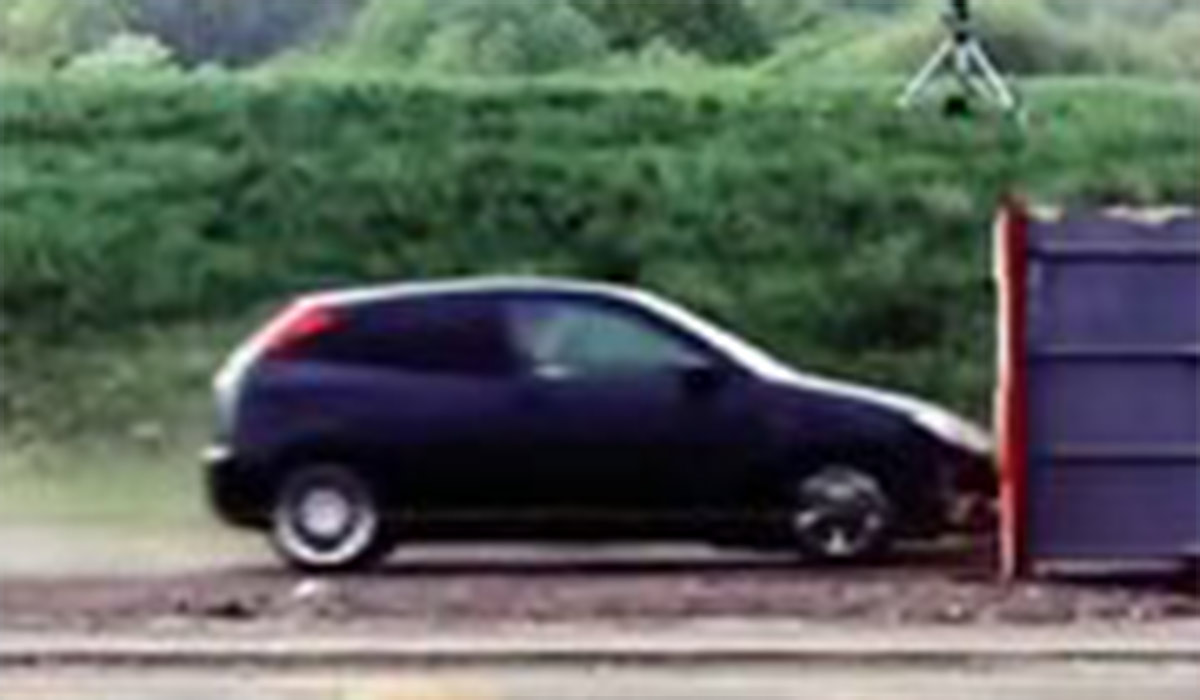 ویدیوی برخورد خودرو با بتن با سرعت ۱۹۳ کیلومتر بر ساعت