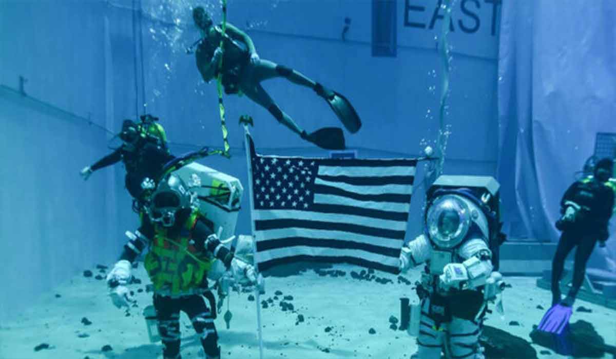 تمرینات فضانوردان در زیر آب!