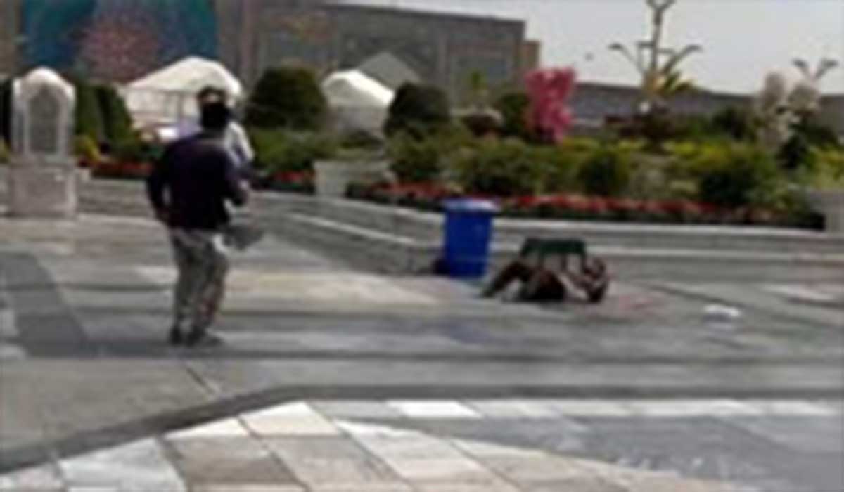 گزارش تصویری از لحظه حمله به 3 روحانی در حرم مطهر رضوی