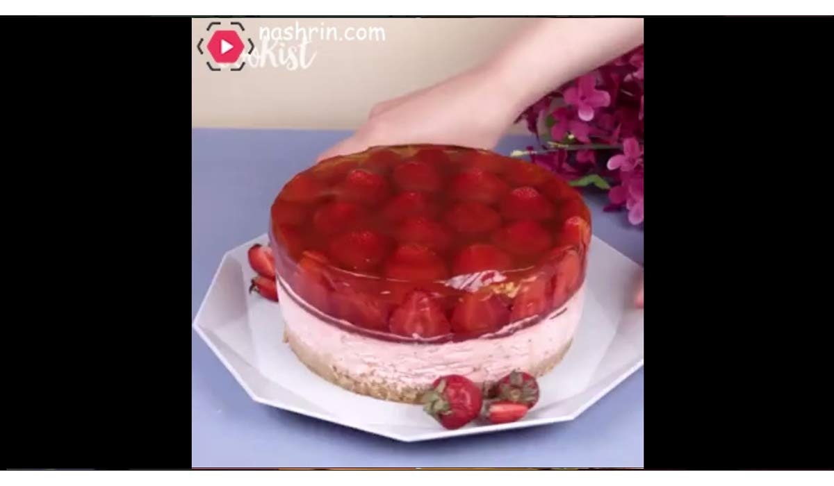 کیک | کیک ژله ای توت فرنگی