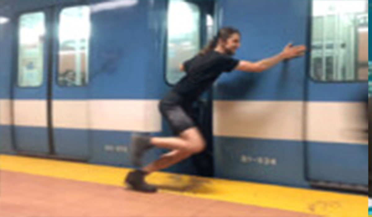 قوی‌ترین مرد جهان که یک مترو را با دست متوقف کرد!