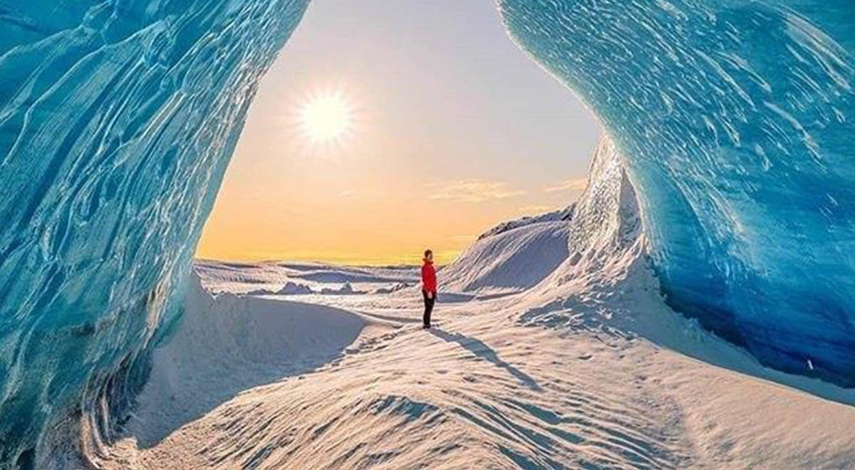 غار یخی شگفت‌انگیز در ایسلند