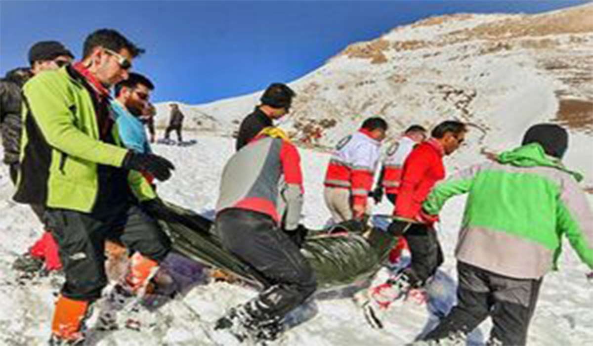 لحظه پیدا شدن یکی از کوهنوردان مفقودی در ارتفاعات ازنا لرستان