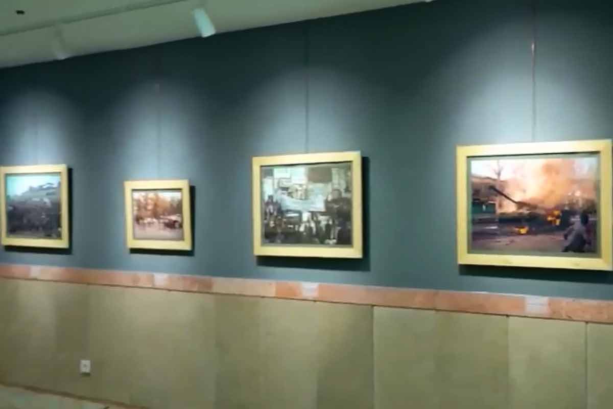 نمایشگاه عکس و مطبوعات سپیده انقلاب در موزه آستان قدس رضوی