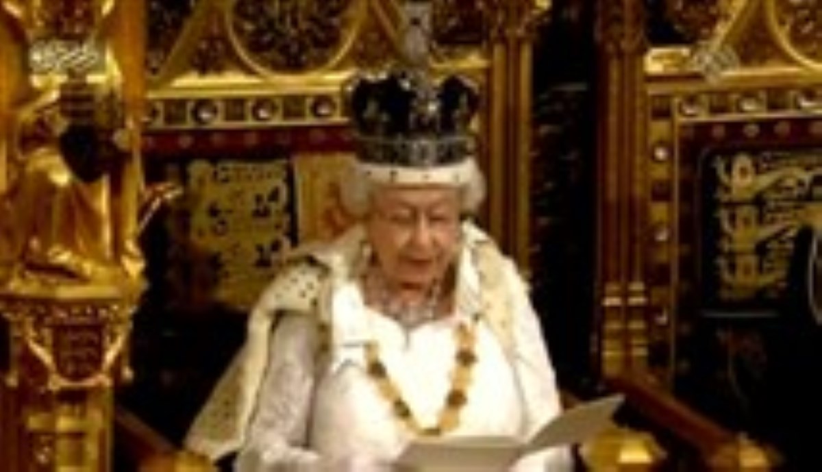 بنا به قوانین انگلیس، ملکه معصوم است!!!