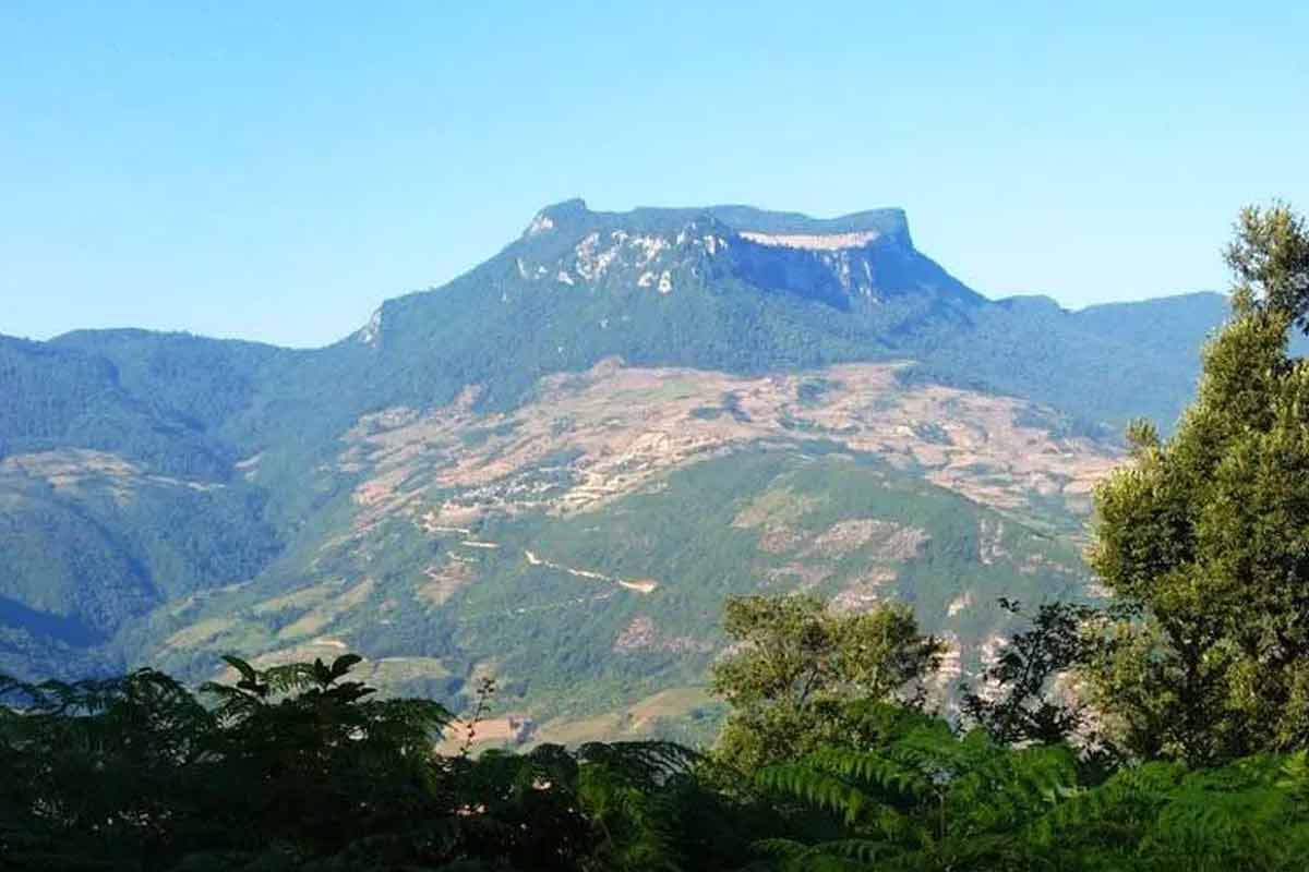 میران، قلعه ای باستانی بر فراز رامیان