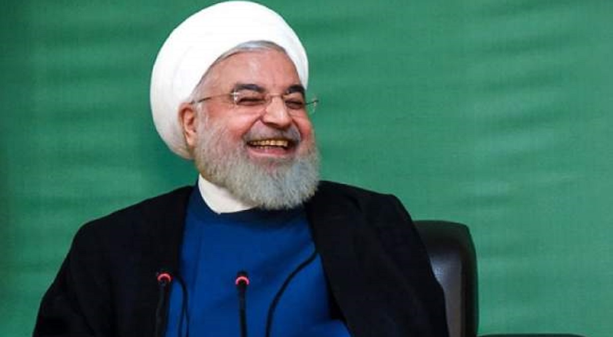 روحانی: آدمهای اخمو انقلابی نیستند؛ لبخند بزنید